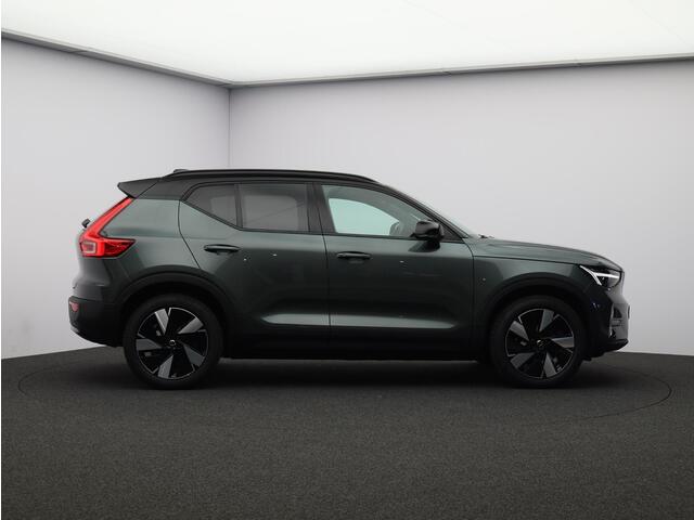 Volvo EX40 Single Motor Ext. Range Plus Europa 82 kWh / Forest Lake Metallic / Elektr. Verstelbare Stoelen / Stuur+Stoelverwarming / Harman Kardon / Dak Zwart /
