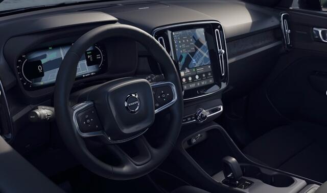 Volvo EX40 Single Motor Plus Europa 70 kWh | 360° camera | Getint glas