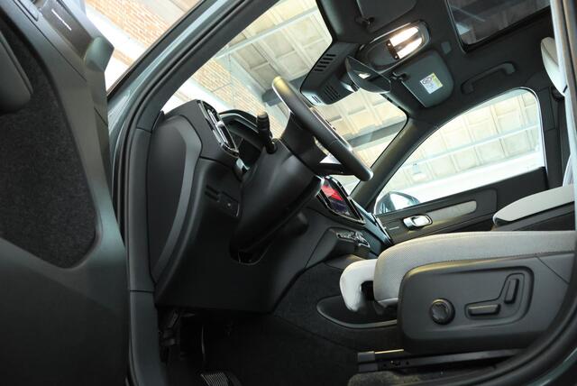 Volvo EX40 Single Motor Extended Range Ultra Europa 82 kWh | 20" Lichtmetalen Velgen | Extra Getint Glas Achter | Schuif/Kantel-Panoramadak | Elektrisch Verstelbare Voorstoelen | 360º Visual Park Camera |