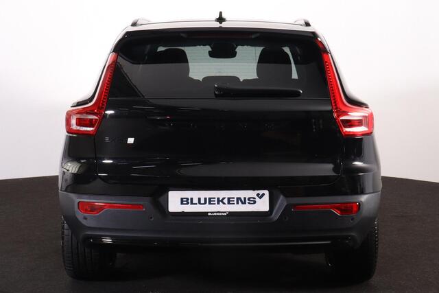 Volvo EX40 Performance Ultra Black Edition 82 kWh - Panorama/schuifdak - IntelliSafe Assist & Surround - 360º Camera - Harman/Kardon audio - Verwarmde voorstoelen, stuur & achterbank - Parkeersensoren voor & achter - Elektr. bedienb. voorstoelen met geheugen links -