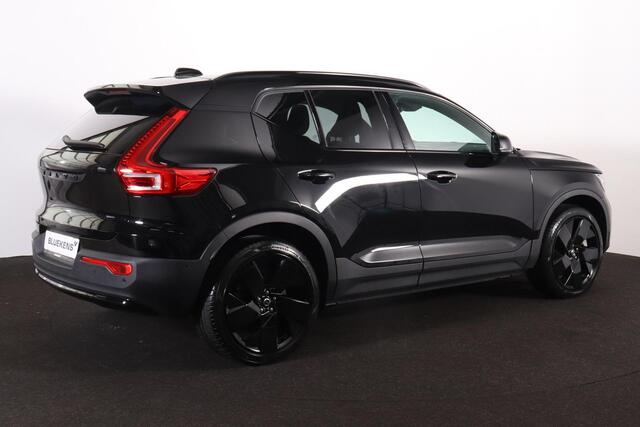Volvo EX40 Performance Ultra Black Edition 82 kWh - Panorama/schuifdak - IntelliSafe Assist & Surround - 360º Camera - Harman/Kardon audio - Verwarmde voorstoelen, stuur & achterbank - Parkeersensoren voor & achter - Elektr. bedienb. voorstoelen met geheugen links -