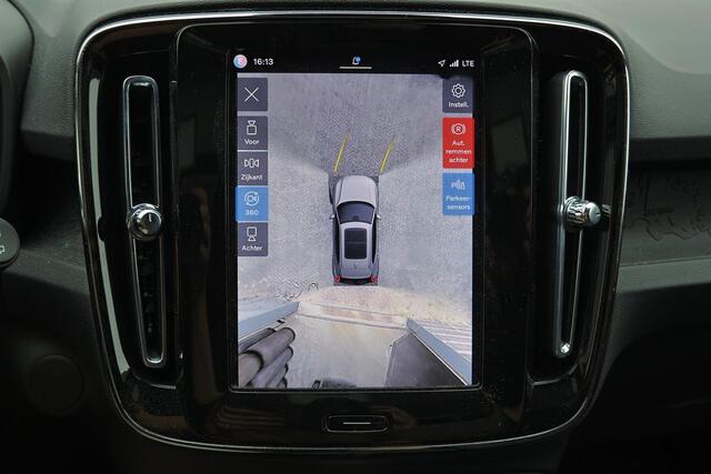 Volvo EX40 Performance Ultra Black Edition 82 kWh - Panorama/schuifdak - IntelliSafe Assist & Surround - 360º Camera - Harman/Kardon audio - Verwarmde voorstoelen, stuur & achterbank - Parkeersensoren voor & achter - Elektr. bedienb. voorstoelen met geheugen links -