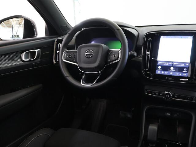 Volvo EX40 Single Motor Extended Range Ultra Black Ed. 82 kWh | SOH 97% | Trekhaak | Harman/Kardon | Panoramadak | warmtepomp | 360 camera | Apple Carplay/Android Auto | LED | Cruise control adaptief |