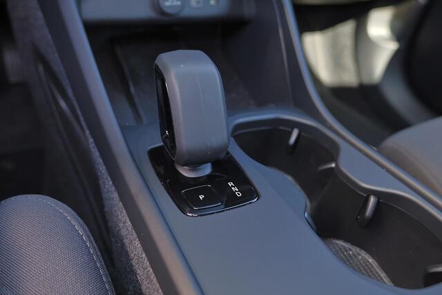 Volvo EX40 Single Motor Extended Range Plus 82 kWh - IntelliSafe Assist & Surround - Verwarmde voorstoelen, stuur & achterbank - Harman Kardon Audio - Parkeersensoren voor & achter - Draadloze tel. lader - Warmtepomp - Inklapbare trekhaak - 19' LMV