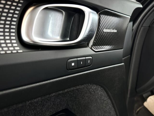 Volvo EX40 Single Motor Plus Black Edition 70 kWh | Parkeercamera | Harman Kardon | Stoel- en stuurverwarming