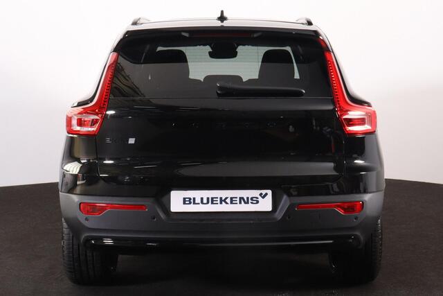 Volvo EX40 Extended Range Ultra Black Ed. 82 kWh - Panorama/schuifdak - IntelliSafe Assist & Surround - 360º Camera - Harman/Kardon audio - Adaptieve LED koplampen - Verwarmde voorstoelen & stuur - Parkeersensoren voor & achter - Elektr. bedienb. voorstoelen met geh
