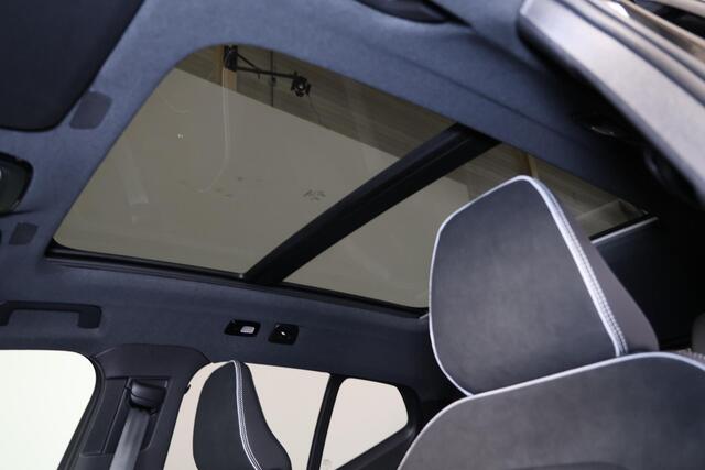 Volvo EX40 Extended Range Ultra Black Ed. 82 kWh - Panorama/schuifdak - IntelliSafe Assist & Surround - 360º Camera - Harman/Kardon audio - Adaptieve LED koplampen - Verwarmde voorstoelen & stuur - Parkeersensoren voor & achter - Elektr. bedienb. voorstoelen met geh