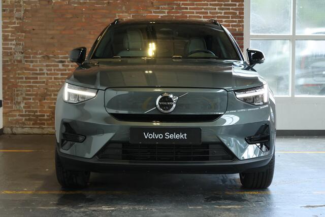 Volvo EX40 Single Motor Extended Range Ultra Europa 82 kWh | Semi-Electrische wegklapbare trekhaak | Panoramadak | 20" Lictmetalen velgen | Parkeersensoren voor + achter | 360° Parkeercamera | Harman Kardon Premium Audio | Electrische Bedienbare voorstoelen |