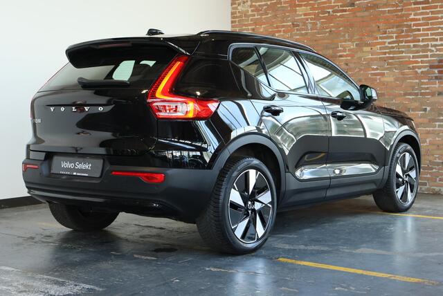 Volvo EX40 Single Motor Extended Range Plus 82 kWh | Trekhaak | Verwarmbare voorstoelen en stuurwiel | Premium audio by Harman Kardon | Adaptieve cruise control | Warmtepomp | Apple carplay/Android auto