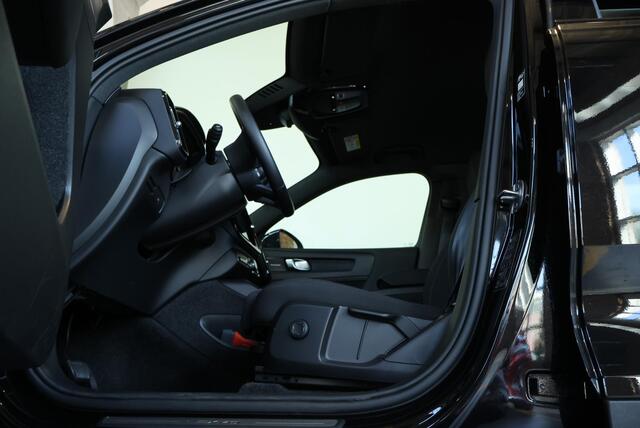 Volvo EX40 Single Motor Extended Range Plus 82 kWh | Trekhaak | Verwarmbare voorstoelen en stuurwiel | Premium audio by Harman Kardon | Adaptieve cruise control | Warmtepomp | Apple carplay/Android auto