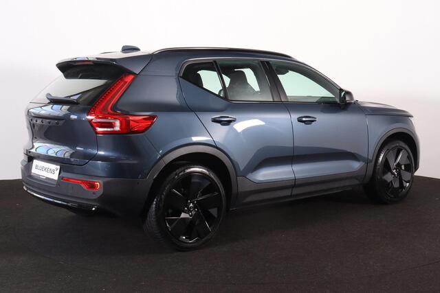 Volvo EX40 Single Motor Extended Range Plus Black Ed. 82 kWh - IntelliSafe Assist & Surround - 360º Camera - Harman/Kardon audio - Verwarmde voorstoelen, stuur & achterbank - Parkeersensoren voor & achter - Elektr. bedienb. voorstoelen met geheugen links - Draadloze tel. lader - Warmtepomp - 20' LMV