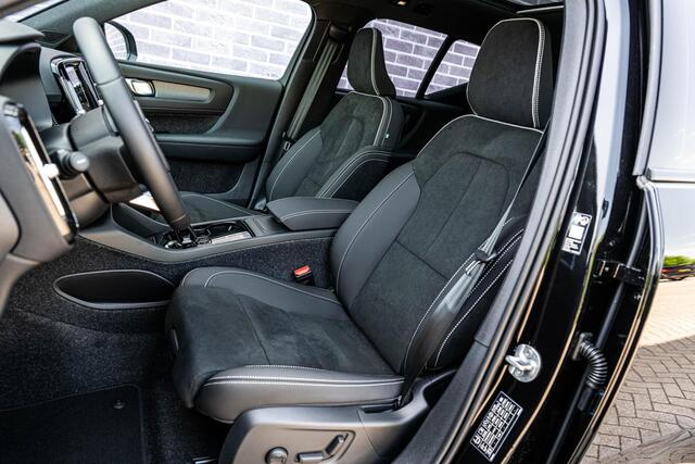Volvo EX40 Single Motor Ext. Range Ultra Black Edition | Europa | Harman Kardon audio | 20" | Schuif-/kanteldak | Getint Glas | Elektrische stoelverstelling | Nubuck bekleding | Adaptive Cruise Control | Dodehoekdetectie |