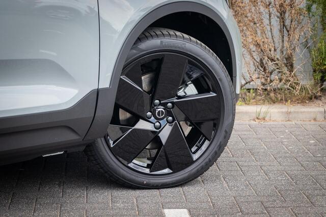 Volvo EX40 Single Motor Ext. Range Ultra Black Edition | Europa | Harman Kardon audio | 20" | Schuif-/kanteldak | Getint Glas | Elektrische stoelverstelling | Nubuck bekleding | Adaptive Cruise Control | Dodehoekdetectie |