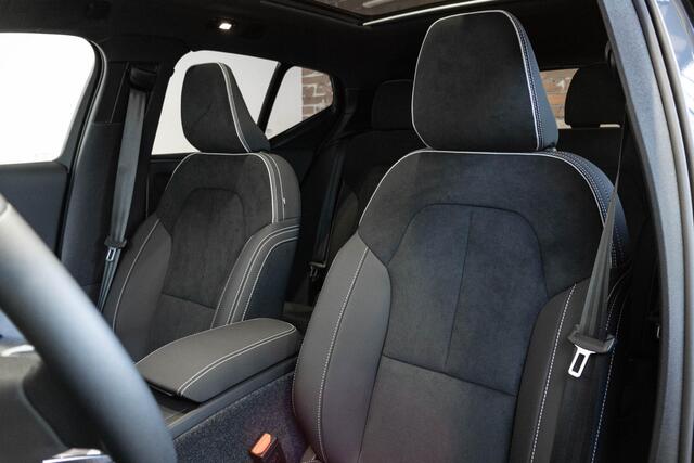 Volvo EX40 Single Motor Extended Range Ultra Black Edition | Schuif/Kantel-Panoramadak | 360º Visual Park Camera | Elektrisch Verstelbare Voorstoelen | Stoel/Stuurverwarming |