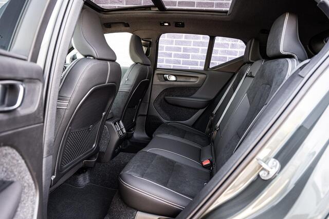 Volvo EX40 Single motor Ext. Range Ultra Europa Black Edition | Getint glas | Nubuck | Panoramadak | Harman/Kardon | Stoelverwarming voor + achter | Keyless Entry/Start | 20" Velgen |