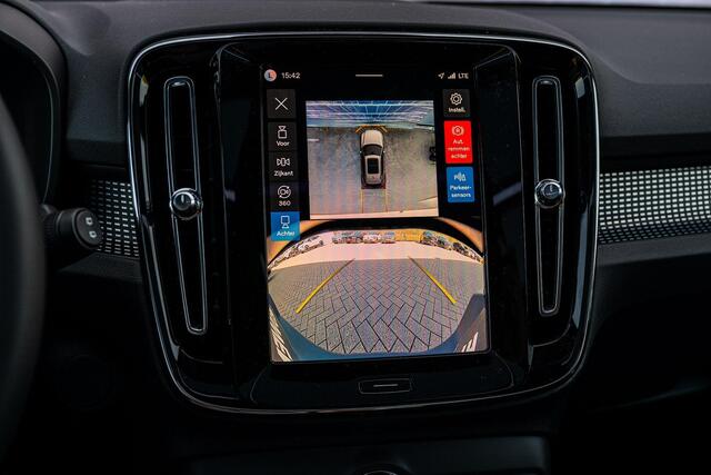 Volvo EX40 Single motor Ext. Range Ultra Europa Black Edition | Getint glas | Nubuck | Panoramadak | Harman/Kardon | Stoelverwarming voor + achter | Keyless Entry/Start | 20" Velgen |