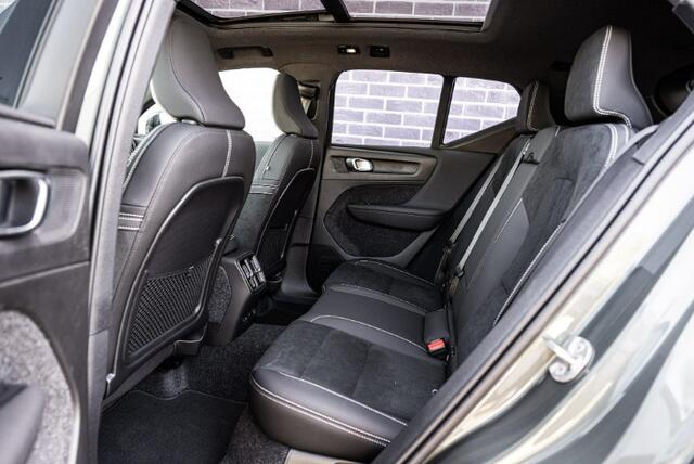 Volvo EX40 Single Motor Extended Range Ultra Black Edition | Europa Edition | Google | Long Range | Harman Kardon Audio | Panoramadak | Getint Glas | Elektrische Stoelverstelling | Nubuck Bekleding | Adaptive Cruise Control | Dodehoekdetectie | 360 Camera | Zitverlenging | Elek. Achterklep | Keyless | 20" Lichtmetalen Velgen