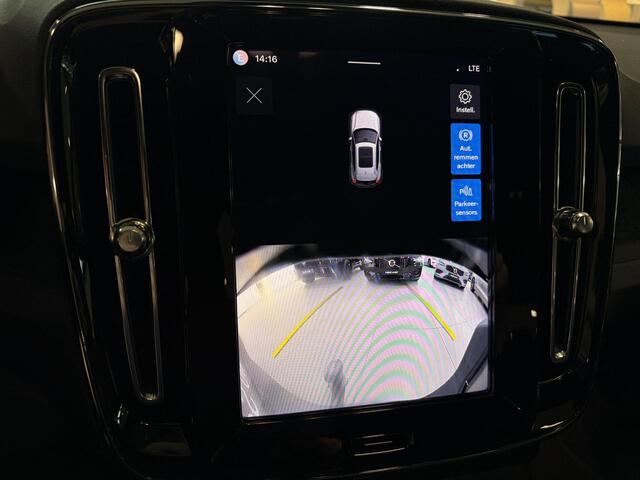Volvo EX40 Single Motor Extended Range Plus 82 kWh Elektr. stoelverstelling / Harman Kardon Audio / Trekhaak/ Keyless Drive / Stoel- en stuurverw. / Adapt. Cruise / BLIS