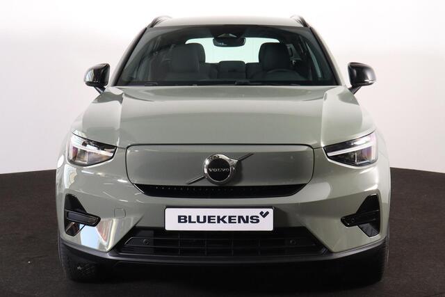 Volvo EX40 Extended Range Plus 82 kWh - IntelliSafe Assist & Surround - Parkeercamera achter - Verwarmde voorstoelen & stuur - Parkeersensoren voor & achter - Draadloze tel. lader - Inklapbare trekhaak - 19' LMV
