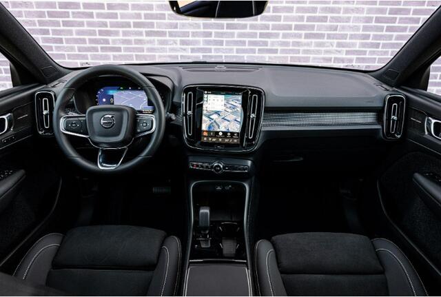 Volvo EX40 Single Motor Extended Range Ultra Europa Black Ed. | Long Range | Google | Harman Kardon Audio | Panoramadak | Getint Glas | Elektrische Stoelverstelling | Nubuck Bekleding | Adaptieve Cruise Control | Dodehoekdetectie | Zitverlenging | Stoel-/Stuurverwarming | Elek. Achterklep | Keyless | Memory | 20" inch Lichtmetalen Velgen