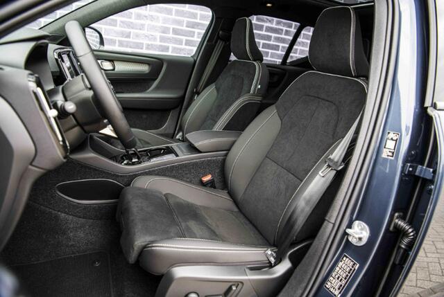 Volvo EX40 Single Motor Extended Range Ultra Black Edition Europa | Harman Kardon audio | 20" Lichtmetalen velgen | Panoramadak | Getint Glas | Stoel en stuurwielverwarming | Elektrische stoelverstelling | Nubuck bekleding | Adaptive Cruise Control | Dodehoekdetectie |
