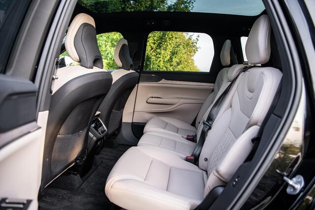 Volvo EX90 Twin Motor Ultra | 22'' Vossen Wheels | 7-Zits | Google | Long Range | AWD | Pano Dak | Luchtvering | Head-Up Display | Massage | Climate Pack | Bose Audio | Pilot Assist | Trekhaak | 360 Camera | Zitverlenging | Getint Glas