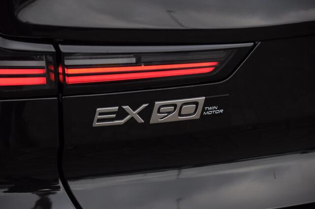 Volvo EX90 408PK Automaat Twin Motor Ultra / Panoramadak / Luchtvering / Head-up display / Stoelverwarming en stuurwielverwarming / Massagestoelen / Memory seats / Adaptive cruise control / 360 Camera / elektrische achterklep