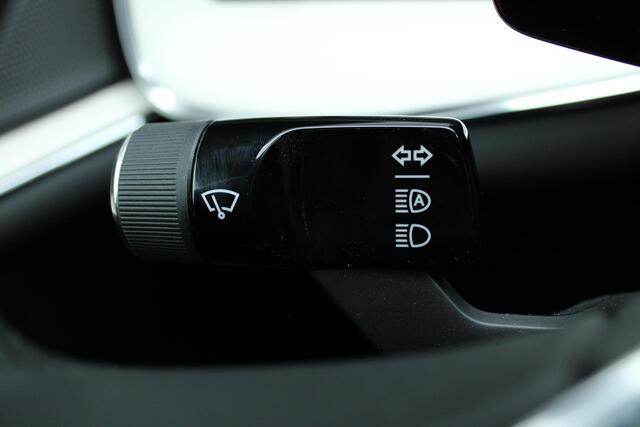 Volvo EX90 Twin Motor Performance Ultra 7p. 111 kWh | Panoramadak | Semi elektrische trekhaak | Luchtvering | Voorstoelen verwarmbaar met massagefunctie | Verwarmbaar stuurwiel | Verwarmbare achterbank | Adaptieve Cruise Control | Alarmklasse 3 | Visual Park Assist