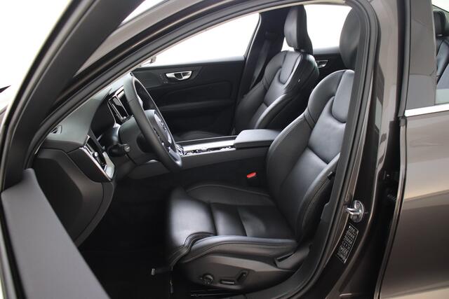 Volvo S60 B4 Plus Bright | Panoramadak | Harman Kardon | 360º camera | Keyless | Trekhaak