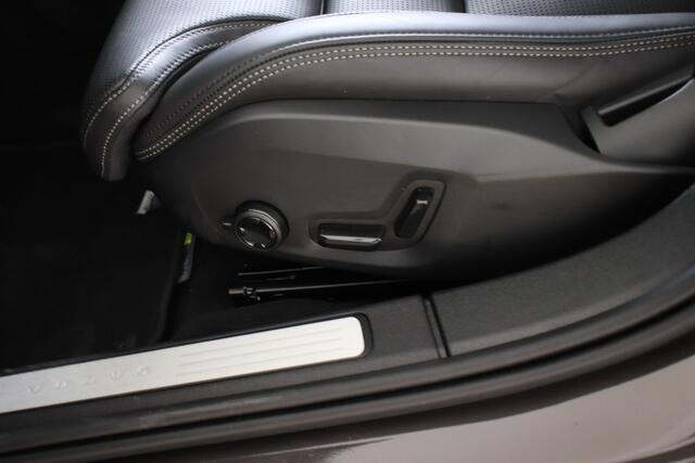 Volvo S60 B4 Plus Bright | Panoramadak | Harman Kardon | 360º camera | Keyless | Trekhaak