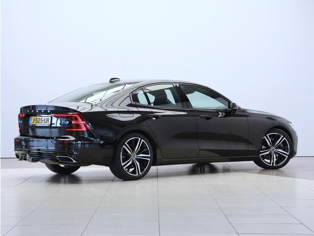 Volvo S60 2.0 T4 R-Design / Pilot Assist / BLIS / Leder / Verwarmbare voorstoelen / Parkeercamera achter / Sensoren voor en achter / 19" /