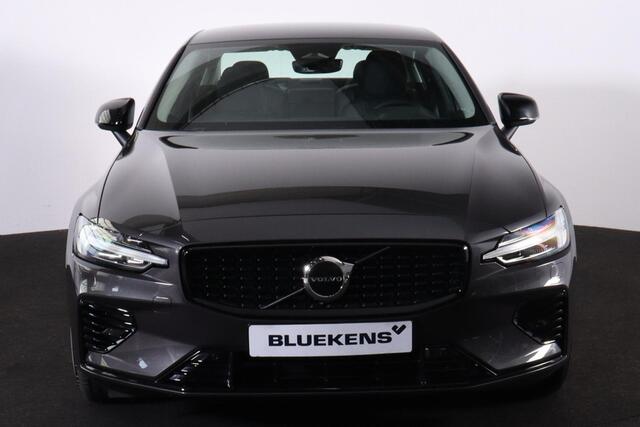 Volvo S60 Recharge T8 AWD Plus Dark - LONG RANGE - IntelliSafe Assist & Surround - Harman/Kardon audio - Adaptieve LED koplampen - Parkeercamera achter - Verwarmde voorstoelen, stuur & achterbank - Parkeersensoren voor & achter - Elektr. bedienb. voorstoelen met ge