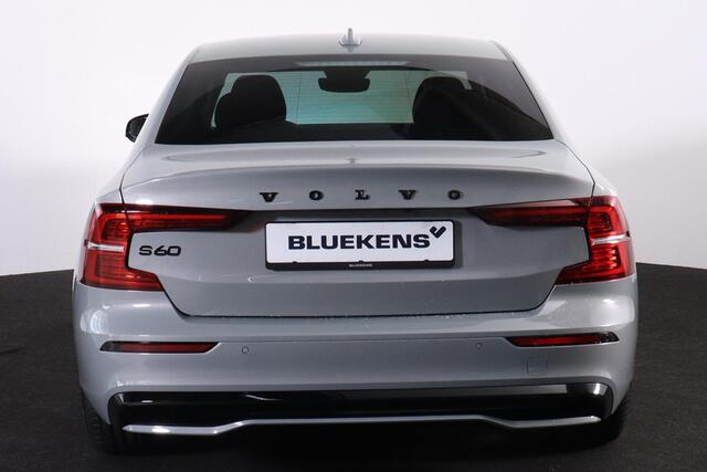 Volvo S60 B4 Plus Dark - IntelliSafe Assist & Surround - Harman/Kardon audio - Parkeercamera achter - Verwarmde voorstoelen, stuur & achterbank -