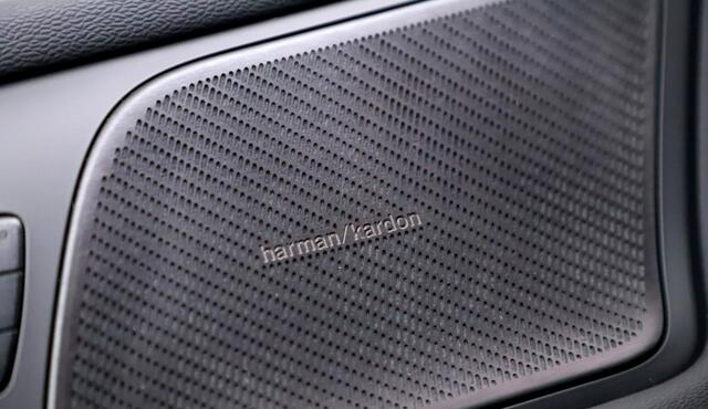 Volvo S60 2.0 Recharge T8 AWD 287kW/390pk Aut8 R-Design PANORAMADAK + HARMAN/KARDON + CRUISE + NAVI SENSUS + 360 CAMERA + STOEL-&ACHTERBANKVERWARMING + BLIS + LANE ASSIST + SPORTSTOELEN + STUURVERWARMING + KEYLESS ENTRY&GO + PARKSENSOREN V&A + 19" LM-VELGEN!!