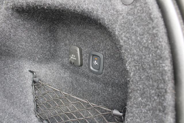 Volvo S60 T4 R-Design Trekhaak / Volvo On Call / Elek Stoel Trekhaak / Achterramen geteint