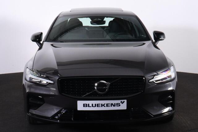 Volvo S60 B4 Plus Dark - Panorama/schuifdak - IntelliSafe Assist - Harman/Kardon audio - Verwarmde voorstoelen, stuur & achterbank - Parkeersensoren voor & achter - Elektr. bedienb. voorstoelen met geheugen - Draadloze tel. lader - Standkachel - 19' LMV