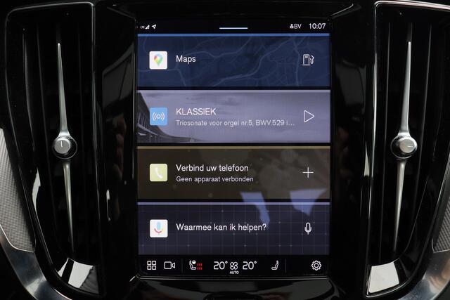 Volvo S60 B4 Plus Dark - Panorama/schuifdak - IntelliSafe Assist - Harman/Kardon audio - Verwarmde voorstoelen, stuur & achterbank - Parkeersensoren voor & achter - Elektr. bedienb. voorstoelen met geheugen - Draadloze tel. lader - Standkachel - 19' LMV