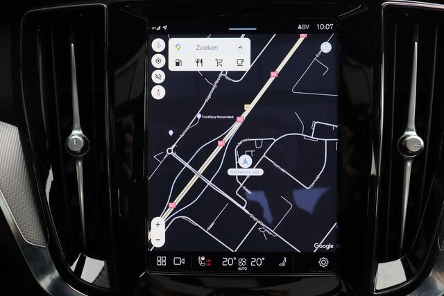 Volvo S60 B4 Plus Dark - Panorama/schuifdak - IntelliSafe Assist - Harman/Kardon audio - Verwarmde voorstoelen, stuur & achterbank - Parkeersensoren voor & achter - Elektr. bedienb. voorstoelen met geheugen - Draadloze tel. lader - Standkachel - 19' LMV