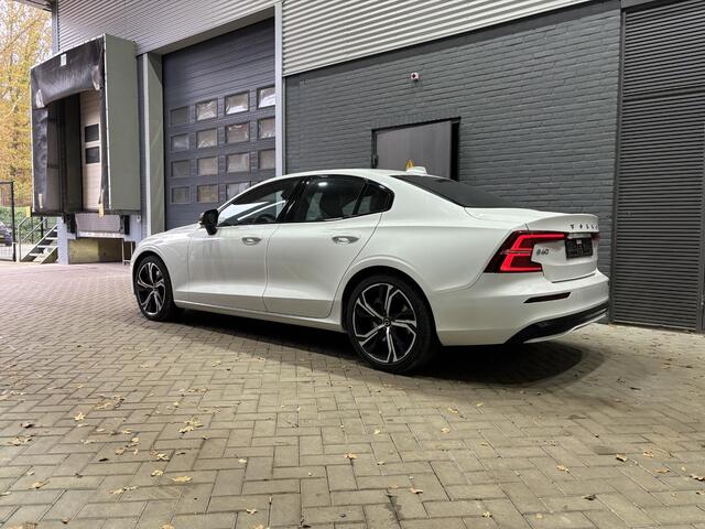 Volvo S60 B5 AWD Ultimate Dark | Panoramadak | ACC | BLIS | harman/kardon | Head-Up | Sportstoelen | Camera