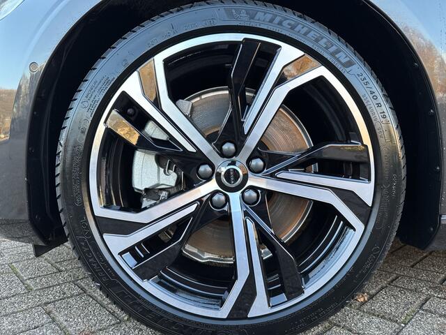 Volvo S60 2.0 Recharge T6 AWD Ultimate Dark / Grafisch Head-up Display / 360° Camera / 19" Velgen / Blis /