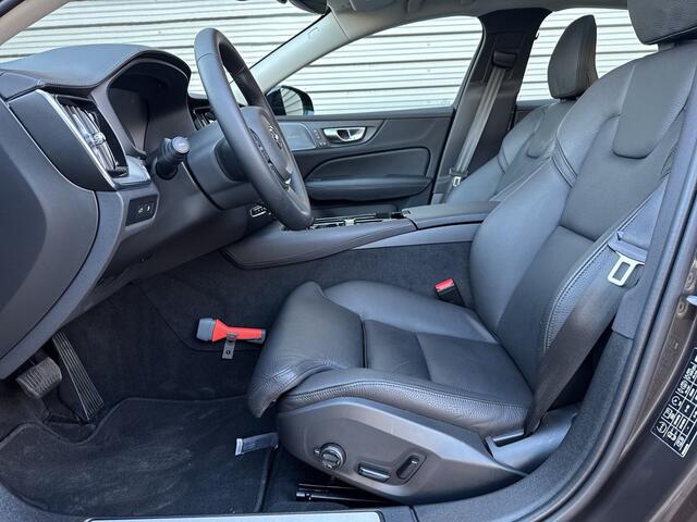 Volvo S60 2.0 Recharge T6 AWD Ultimate Dark / Grafisch Head-up Display / 360° Camera / 19" Velgen / Blis /