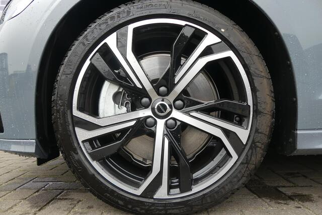 Volvo S60 Recharge T6 AWD Plus Dark Long Range | Harman Kardon | 19" LM velgen | Sportstoelen | Adaptive Cruise | BLIS