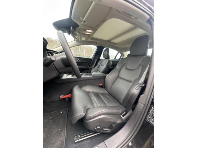 Volvo S60 2.0 B4 Ultimate Dark | Panoramadak | Head-up display | Adaptive cruise control | Stoel- en stuurverwarming | Adaptieve LED koplampen |