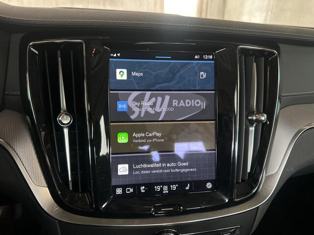 Volvo S60 2.0 B4 Ultimate Dark | Panoramadak | Head-up display | Adaptive cruise control | Stoel- en stuurverwarming | Adaptieve LED koplampen |