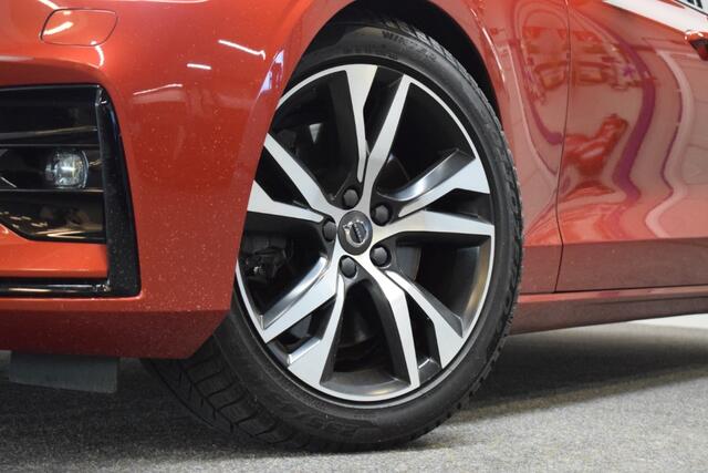 Volvo S60 2.0 T5 250pk AUT8 R Design Intro Edition Stoelen, Achterbank en Stuur verw./ Standkachel met timer/ Camera/ Adapt Cruise