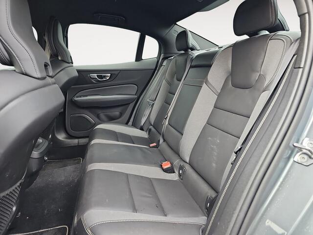 Volvo S60 2.0 T4 R-Design | Elek. verstelbare stoelen | Stoelverwarming | Sportstoelen | 19'' velgen