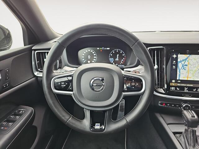 Volvo S60 2.0 T4 R-Design | Elek. verstelbare stoelen | Stoelverwarming | Sportstoelen | 19'' velgen