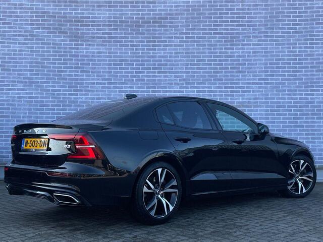 Volvo S60 2.0 B3 R-Design | Trekhaak | Adaptive Cruise Control | Dode hoek detectie BLIS | Elektrische stoelverstelling bestuurder | Stoel- en stuurverwarming | Apple CarPlay | Sportstoelen |