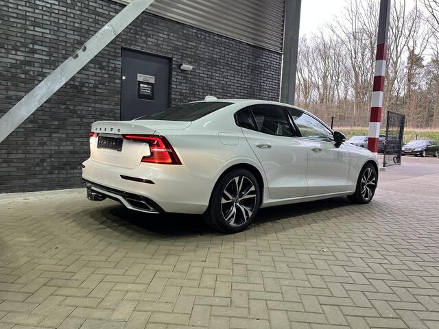 Volvo S60 T8 Recharge R-Design | Panoramadak | Head-Up | harman/kardon | Trekhaak | ACC | Camera