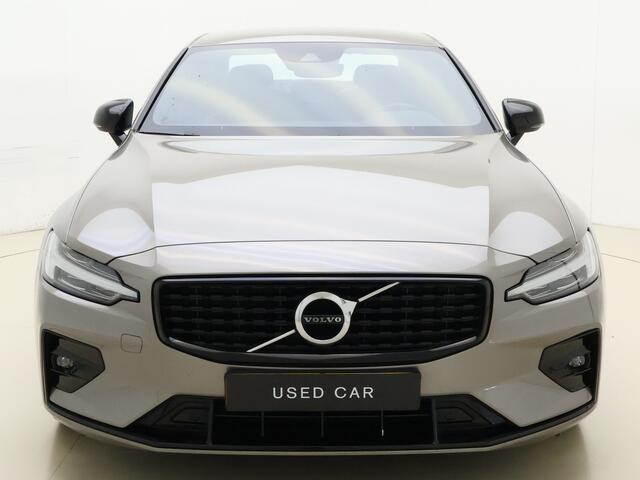 Volvo S60 B4 211pk R-Design / Adaptieve cruise / BLIS / H&K audio / Keyless / Trekhaak / Sportstoelen / PDC Camera / Volvo On Call / DAB.